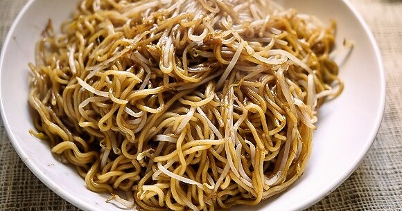 超貧乏レシピ 1食150円の特盛もやし焼きそば ロケットニュース24