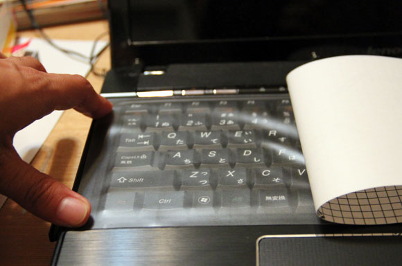 新調したキーボードで指が痛くなった……そんな時にオススメのアイテム「ピタッとシート」を使ってみた！