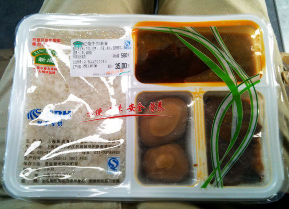 中国新幹線で売られている駅弁を食べてみた！ ホッカホカだが吐くほどマズい