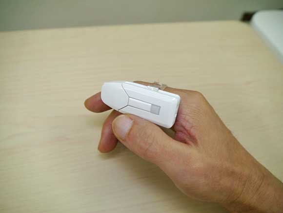 日本未発売の「指マウス」をためしてみた / プレゼンで威力を発揮する予感