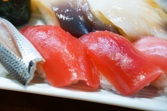 新宿で最強に安くてウマい寿司屋はココだ！ほとんど1貫100円なのに味は高級店『にぎにぎ一』