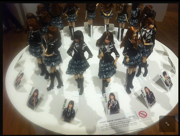 入場・撮影無料！ AKB着せ替え人形ついにキター!!　京都でAKBドールの展示開始