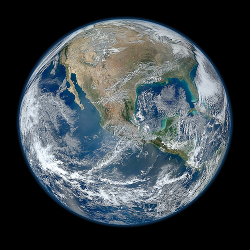 NASAがバカでかい地球の写真をネットに公開！そのサイズ8000ピクセル×8000ピクセル