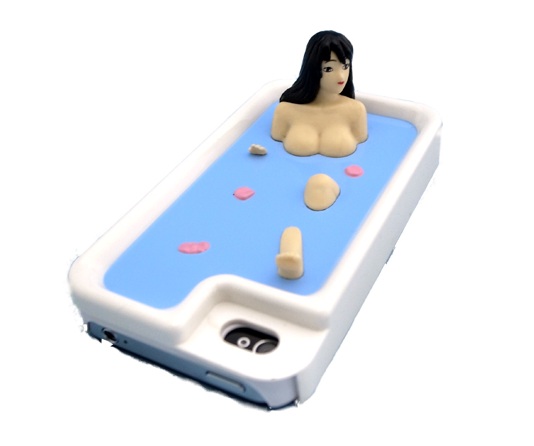 美女がセクシーに入浴しているiPhoneケースが販売中