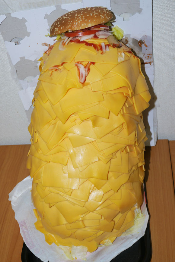 【挑戦】バーガーキングのハンバーガーにチーズを1000枚追加して食べてみた