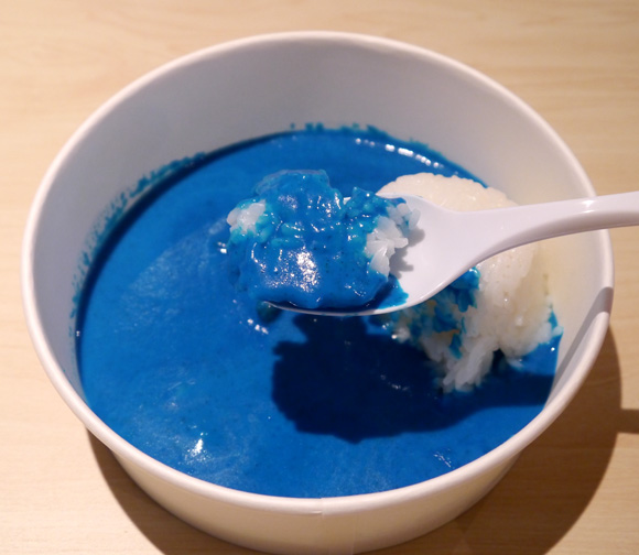 食欲減退ブルーカレー がどう見ても青い絵具 激マズ汁3000円はマズすぎ 笑 ロケットニュース24
