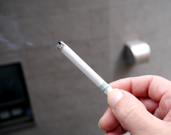 【衝撃タバコ知識】平成28年の男性喫煙率はたったの○○％！ 昭和41年は83.7％だったのにィィイイイ!!