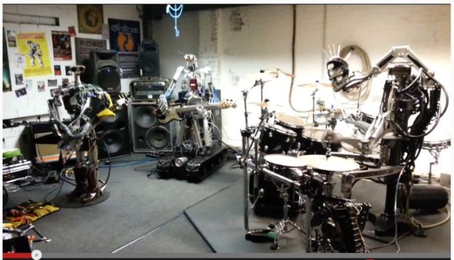 寸分狂わぬ演奏と激しく揺れるメタルボディ！　超絶演奏を見せるロボット・ロックバンドが世界で話題に!!