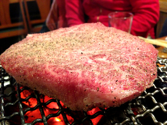 【秘密のグルメ】まさに「肉塊」と呼ぶにふさわしい上質な米沢牛が食べられるお店『米沢屋』 東京・世田谷