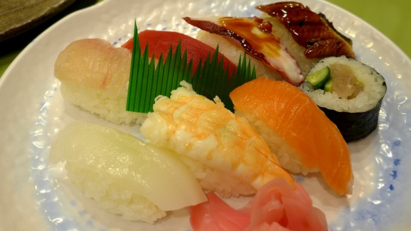 関西人「東京の寿司はシャリが小さすぎてケチくさい！」→ 東京人「じゃあ関西はデカいのか確かめてくるわ」