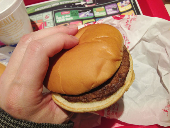 【速報】マクドナルドのハンバーガーが100円（税込）に値下げ決定！ 100円マックも継続！ チーズバーガーも値下げキター!!