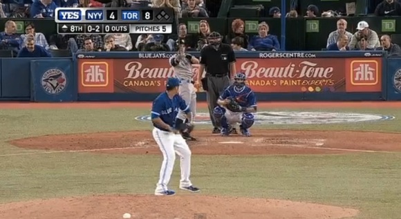 【衝撃野球動画】イチローが「おなじみポーズ」をとってる最中にボールを投げられ慌ててバントしたプレイが話題