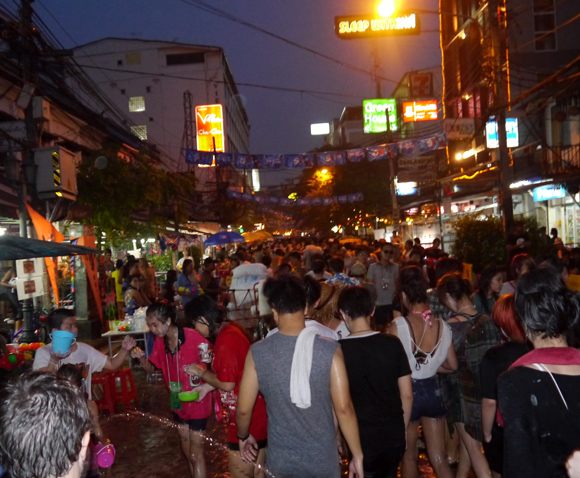 タイの「ソンクラーン」に着想を得た “日本版水かけ祭り” の参加費が高すぎる!! 鼻からみそ汁噴くレベル！