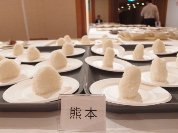 日本全国の絶品グルメが集まるイベントが開催 / ほかは和牛などの高級食材なのに熊本県だけ質素な『塩おむすび』（笑）→究極のウマさだった