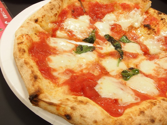 【絶対行け】新宿に世界一のピッツェリア『ソロピッツァナポレターナ』が来たぞ！ 1枚450円から究極のナポリピッツァが食べられる