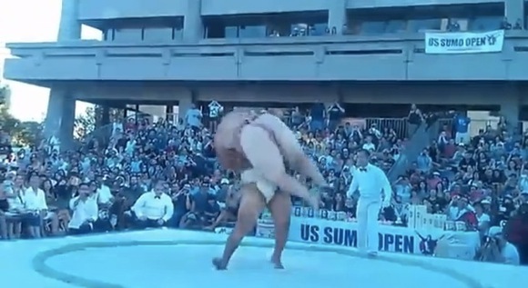 Sumo Wrestler Gets Body Slammed_580
