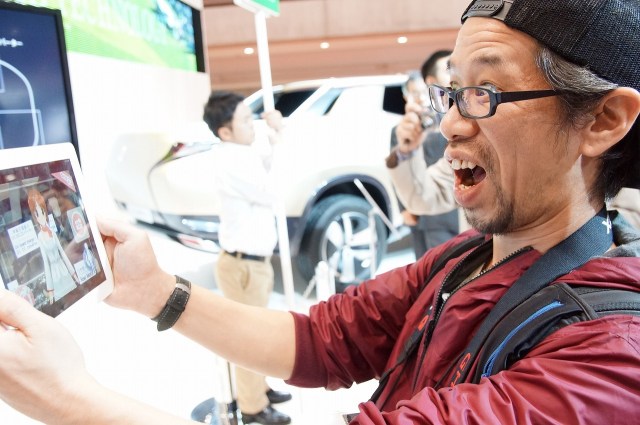 【これはガチ】東京モーターショー2013の三菱自動車ブースがスゴい！ 専用コンパニオンが付けられるアプリで一周してみた