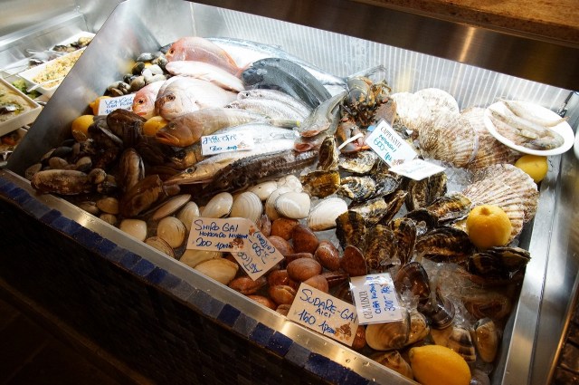 【メニュー無し】お店に並ぶ魚介類を自分で選んでシェフに調理してもらうイタリアン『ボガマリ・クチーナ・マリナーラ』が斬新で楽しい！