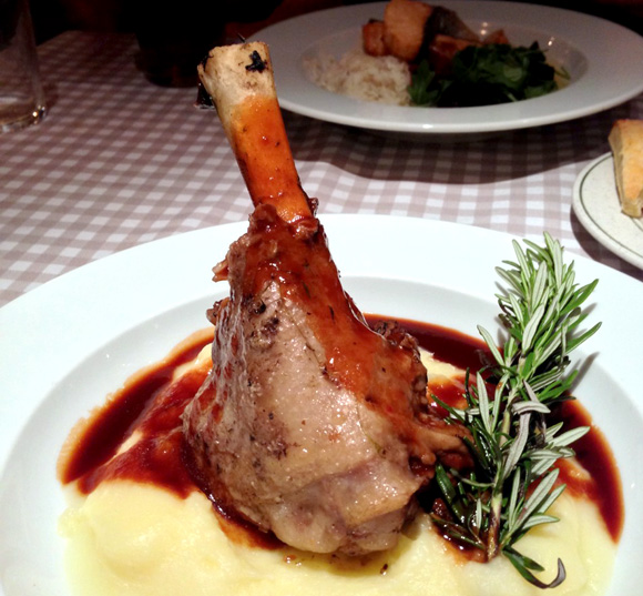 【グルメ】皿からはみ出すようなボリュームの羊肉に衝撃！ フィンランドで人気のイタリアン「Martina」