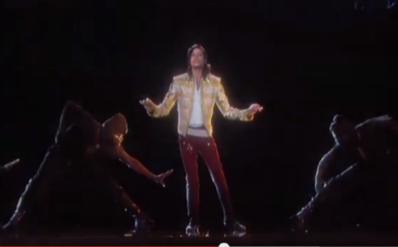 マイケル ジャクソンがホログラムで 復活 してダンスを披露 動画再生回数はアップからわずか1日で140万回オーバー ロケットニュース24