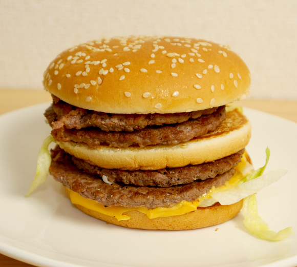 本日5月19日発売開始! マクドナルドの「メガマック」を全抜きでオーダーしてみた / 店舗スタッフから意外な提案が!? | ロケットニュース24