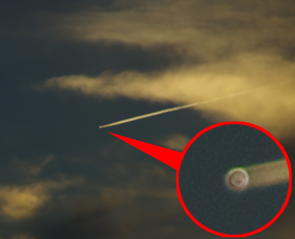 【衝撃画像】飛行機かと思ったら何か違う！ ナゾの飛行物体が激写される / オカルト愛好家「なにがなんだかよくわからないけど貝ボール型UFOだな」