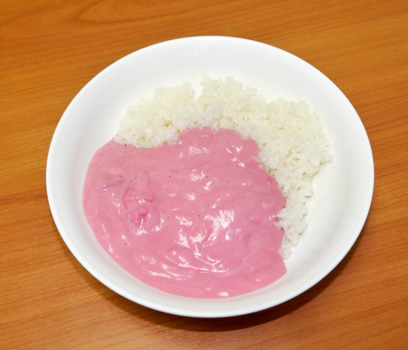 鮮やかなピンクに頭が混乱する 鳥取県産ビーツを使った ピンクカレー が容赦ないピンク色で身悶えるッ ロケットニュース24