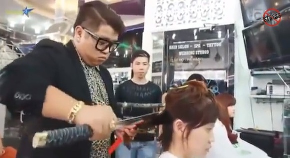 【動画あり】ハサミではなく「日本刀」でヘアカットをするカリスマ美容師