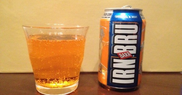 【マッサンも飲んだかも!?】スコットランド人の “命の水”! 蛍光オレンジのドリンク「アイアン・ブルー」を飲んでみた!! | ロケットニュース24