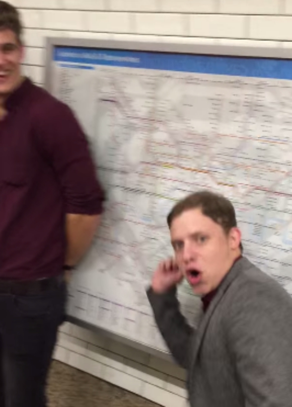 ロンドンの地下鉄で起きた卓球バトルが “ある意味” カッコよすぎて動画がスマッシュヒット / ネットの声「じわじわ来て腹筋崩壊（笑）」