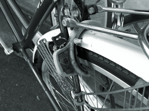 自転車にチェーンをかけられた