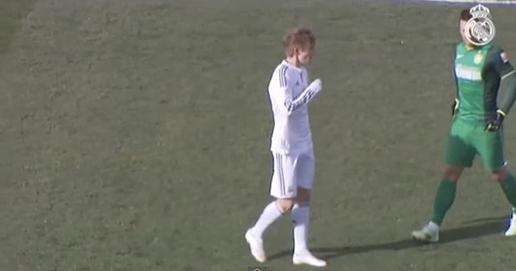 衝撃サッカー動画 レアル マドリードと契約を結んだ16歳の少年が鮮烈デビュー キラリと光る絶妙なスルーパスも炸裂 ロケットニュース24