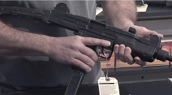 動画 なぜ 子供を殺した などいわく付きの中古拳銃ばかり 販売 する店がオープン その裏に隠された深い意味とは ロケットニュース24 動画 なぜ 子供を殺した などいわく付きの中古拳銃ばかり 販売 する店がオープン その裏に隠された深い意味とは ロケットニュース24
