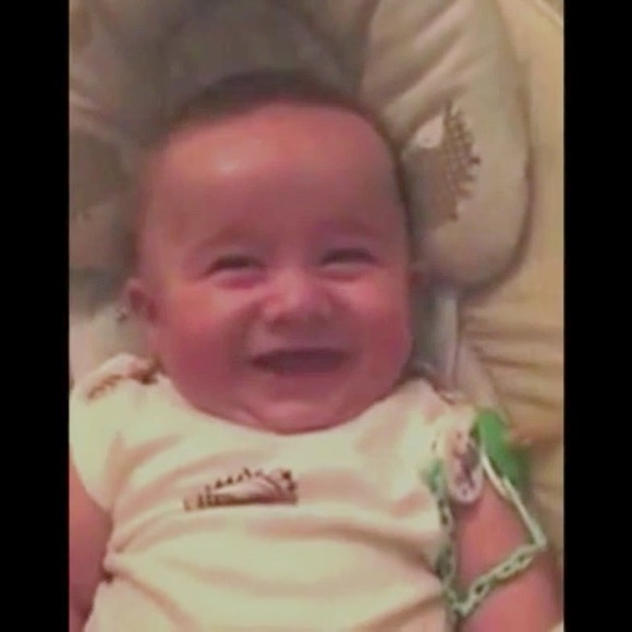 【おそロシア血統】 天使のようなロシアの赤ちゃんの「悪魔のような笑い声」をおさめた動画が話題