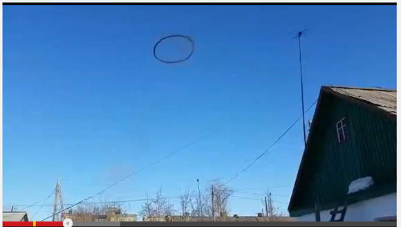【動画】カザフスタンでナゾの浮遊物体が目撃される！ 15分間も浮かび続ける不可解な黒い輪