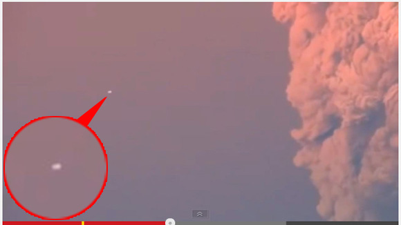 【動画】チリ・カルブコ火山噴火の様子を監視するように「浮遊するナゾの物体」が撮影される
