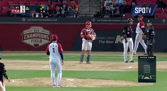 【衝撃野球動画】三塁手がキャッチャーの後ろで守備!? 韓国で見られた前代未聞の珍シフト