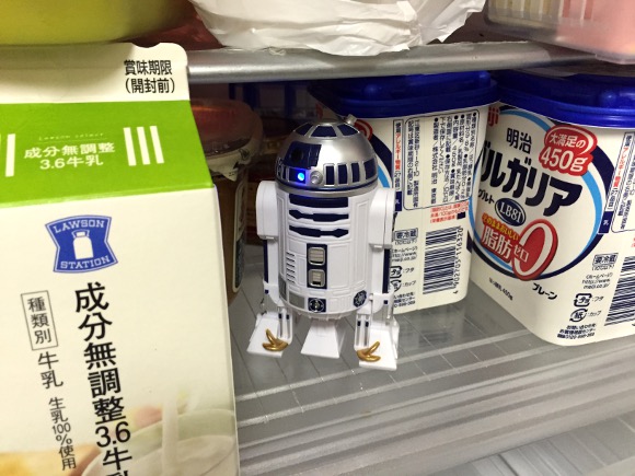冷蔵庫の中でスターウォーズの『R2-D2』と「豚」を飼いはじめた / 扉を 