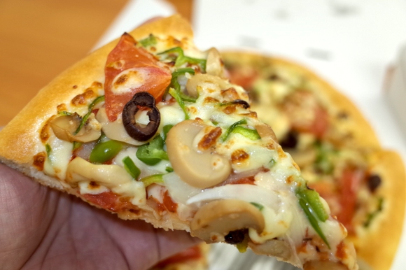 【最強ガッツリ系ピザ】具と具の男祭り！ ピザハット『シュプリームシリーズ』の具の密度がハンパない件 / ピザ好きが食べたらアメリカレベルと判明