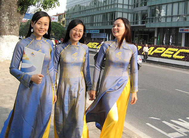 【調査結果】日本男性が好きなアジア民族衣装はチャイナ服……じゃなくて「アオザイ」！  ベトナムの最強衣装 “アオザイ” と判明