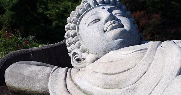 木製 寝そべる仏像 横約50cm（島原・江東寺のねはん像（説法涅槃大仏像 