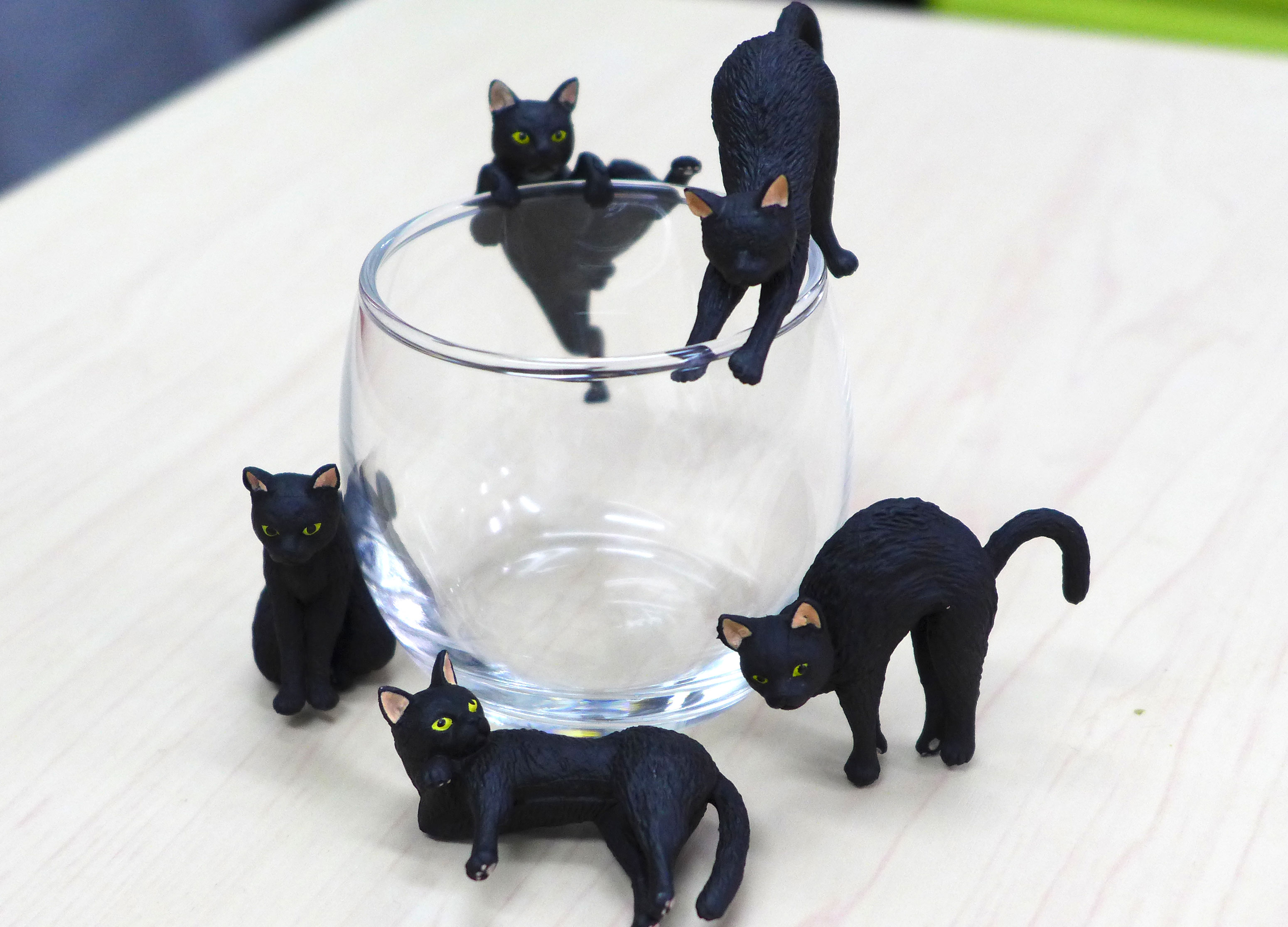フルコンプ画像】「カフェ・ベローチェ」などでもらえる黒猫フィギュア 