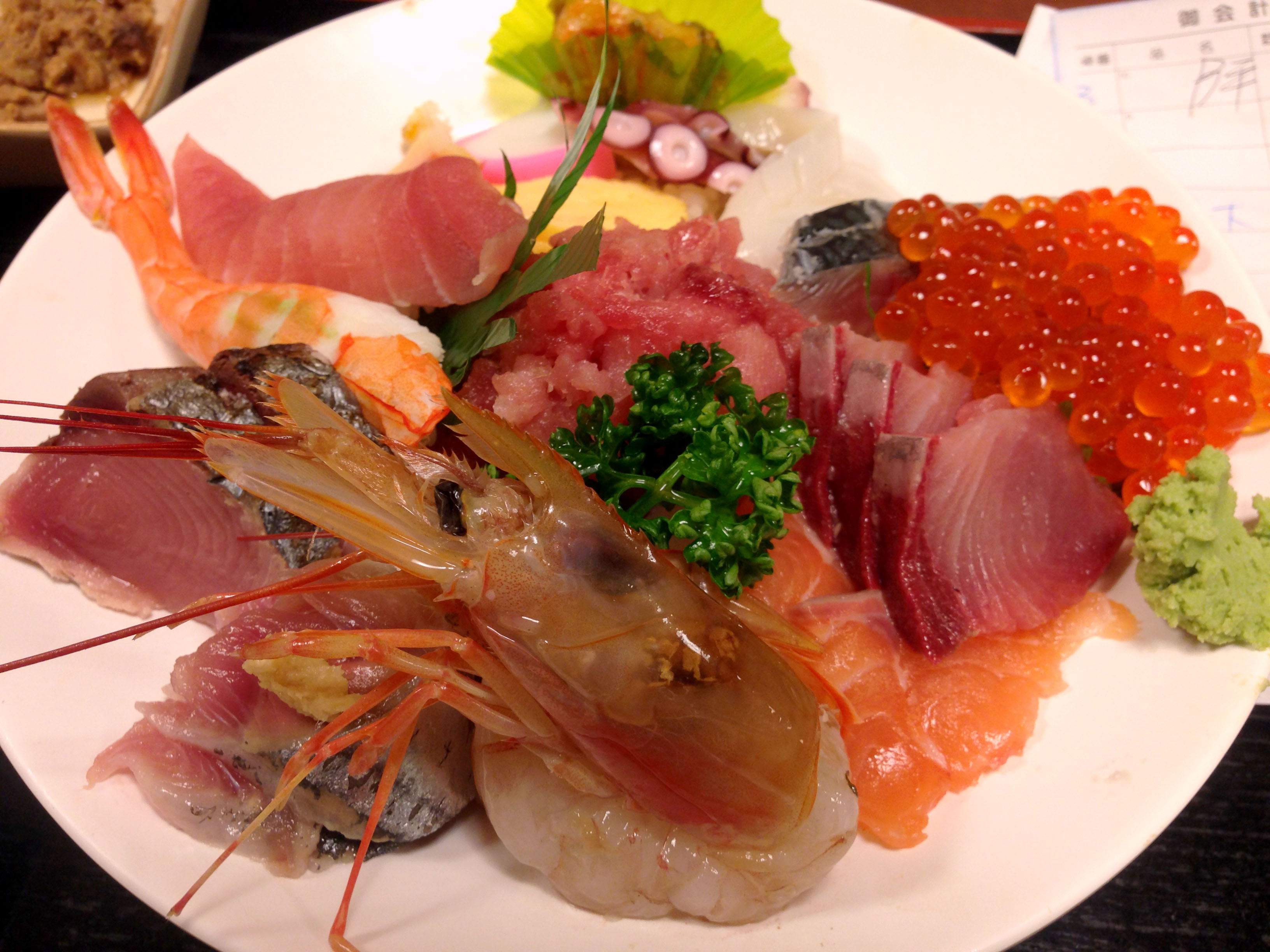 【したどん2015優勝候補】ご飯が見えないほどの超盛り鮮魚！ 東京・入谷 『割烹さいとう』の海鮮丼が竜宮城すぎる