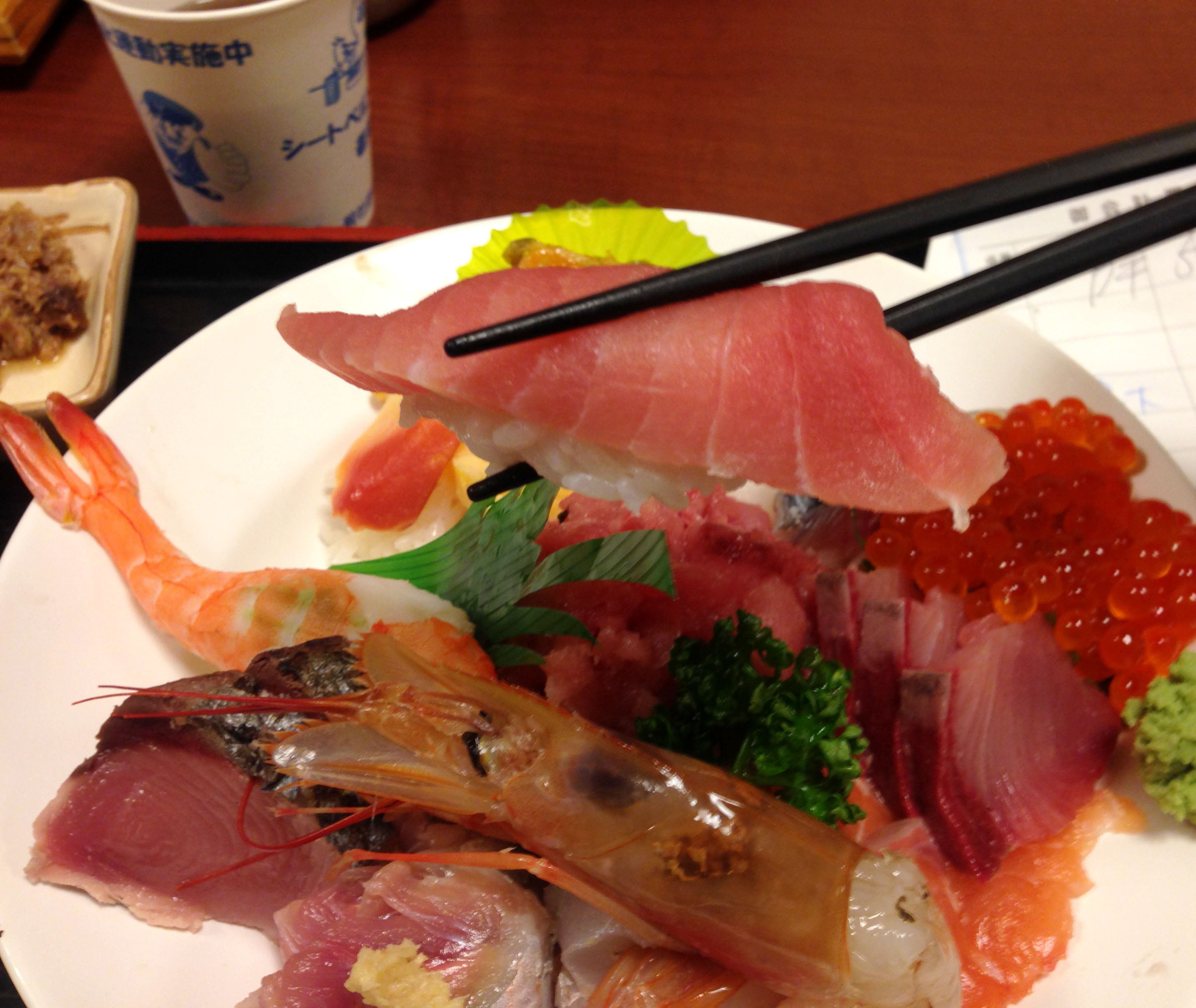 【したどん2015優勝候補】ご飯が見えないほどの超盛り鮮魚！ 東京・入谷 『割烹さいとう』の海鮮丼が竜宮城すぎる