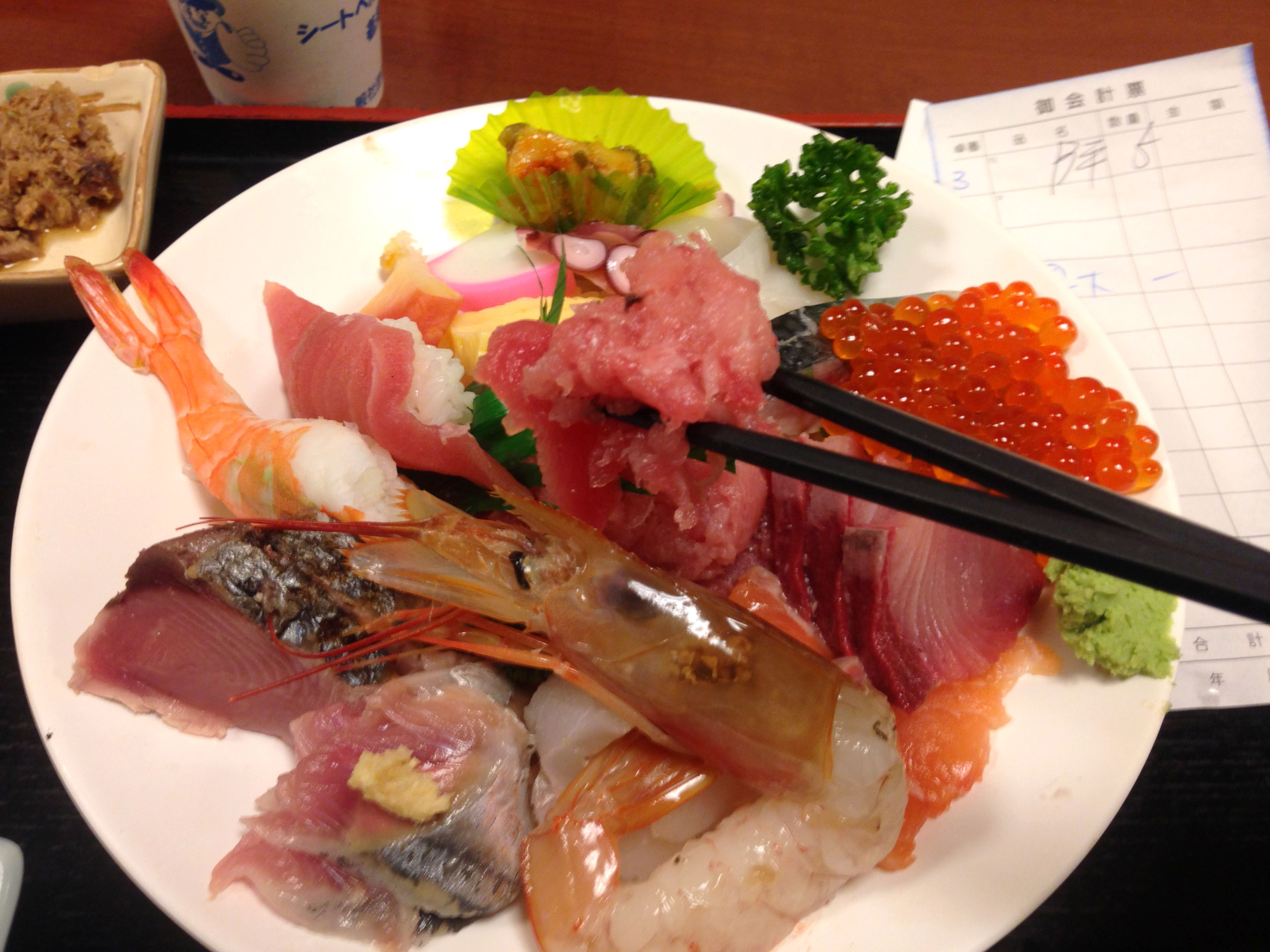 【したどん2015優勝候補】ご飯が見えないほどの超盛り鮮魚！ 東京・入谷 『割烹さいとう』の海鮮丼が竜宮城すぎる