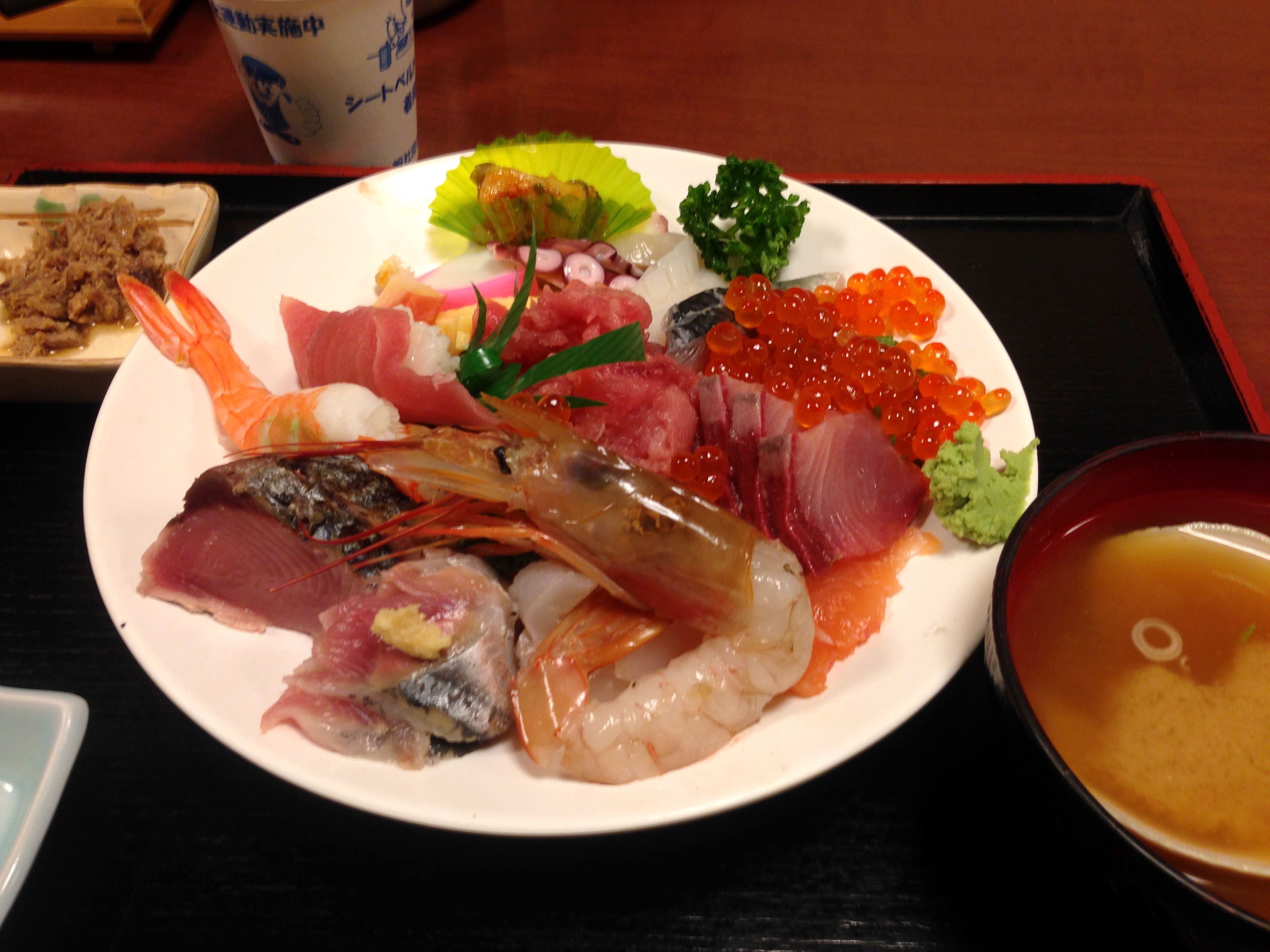 【したどん2015優勝候補】ご飯が見えないほどの超盛り鮮魚！ 東京・入谷 『割烹さいとう』の海鮮丼が竜宮城すぎる