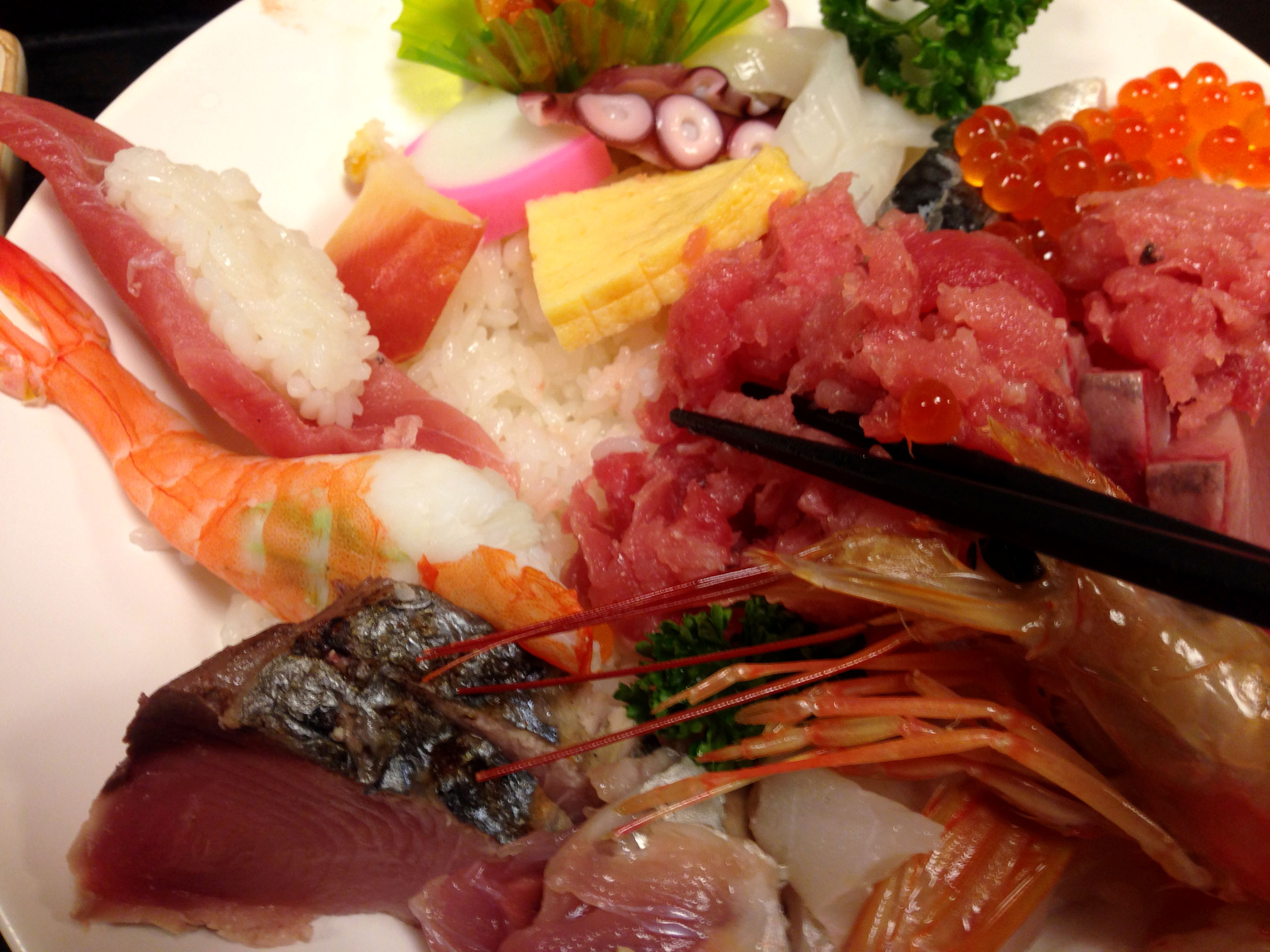 【したどん2015優勝候補】ご飯が見えないほどの超盛り鮮魚！ 東京・入谷 『割烹さいとう』の海鮮丼が竜宮城すぎる