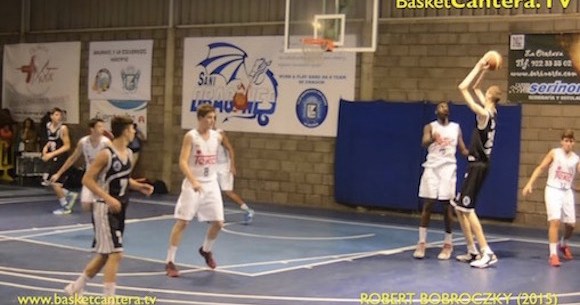 衝撃バスケ動画 15歳で身長2メートル30センチ イタリアでプレーする高校生のゴール下が無敵すぎる ロケットニュース24