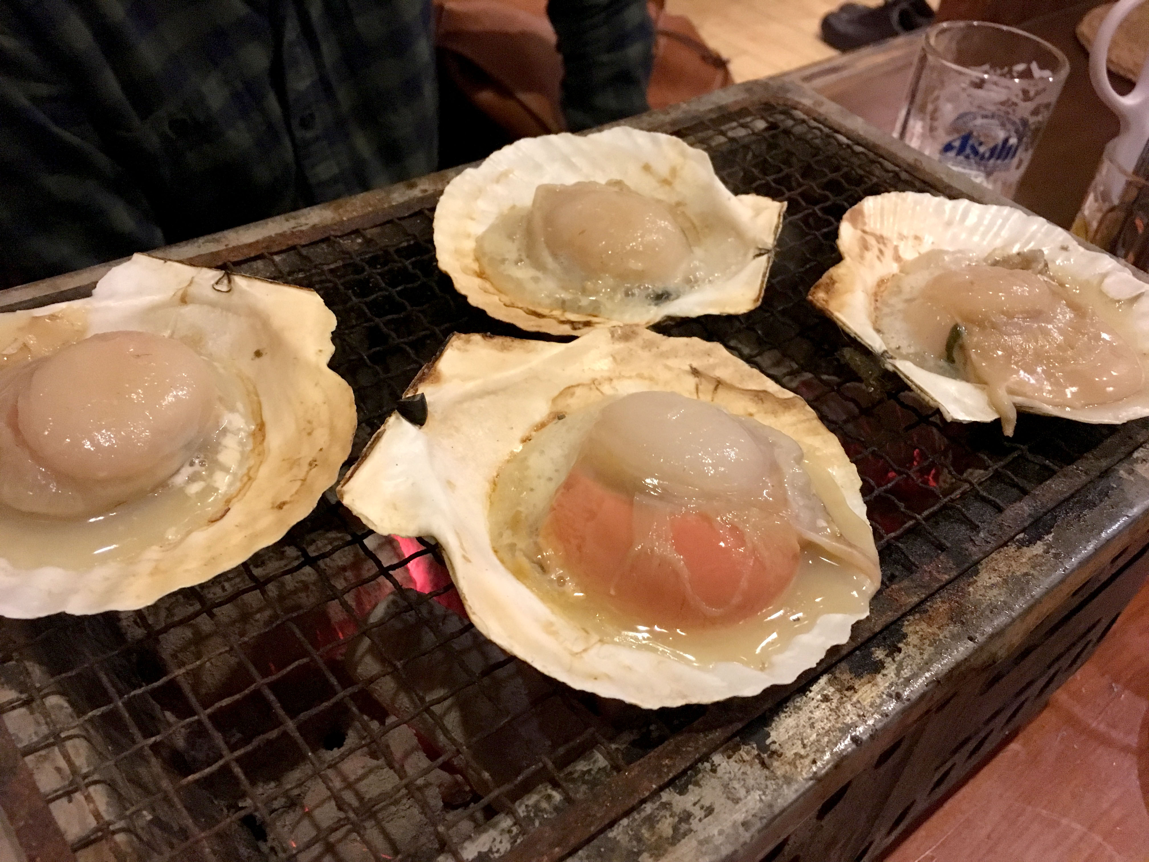 北海道クオリティーの超ド級ホタテが1個100円 七輪炭火焼き海鮮居酒屋 大阪 鶴橋 岩山海 が激ウマ激コスパでヤヴァイ ロケットニュース24