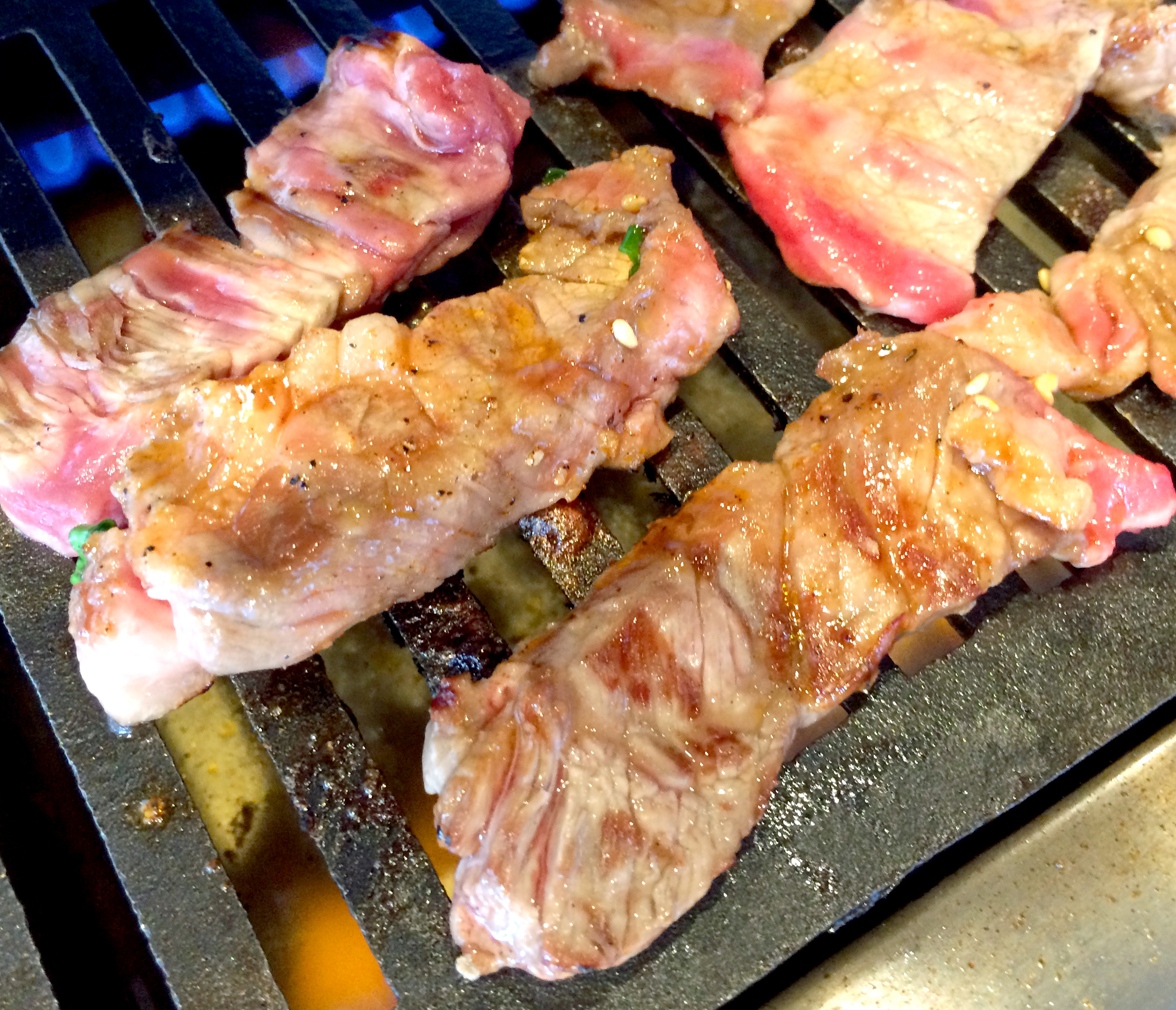 40分990円で焼肉食べ放題! スピーディーな立ち食い焼肉「房家」で